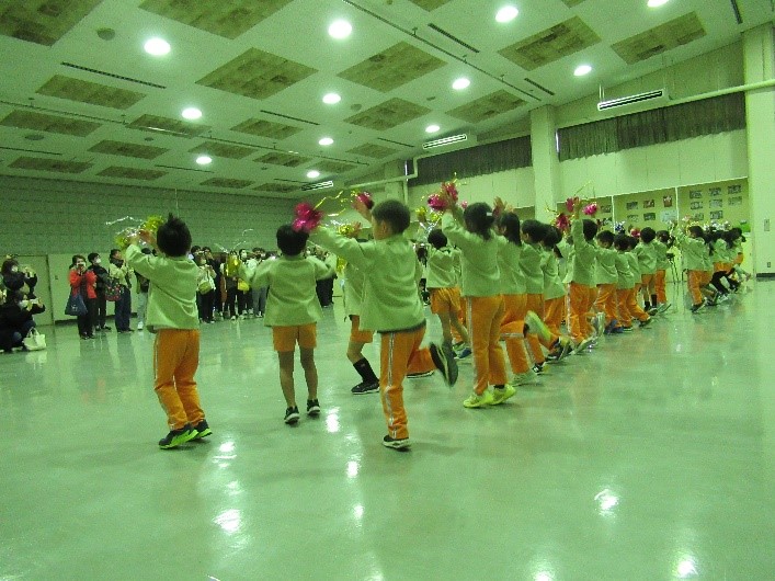 ダンスをしている園児達