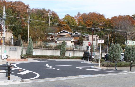 改修工事された樫山駅前ロータリーの写真
