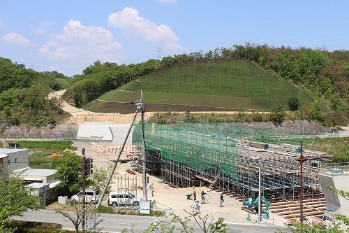 国道175号から小野工業団地まで伸びる新都市中央線の工事の様子の写真
