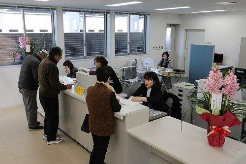 小野市安全安心センター内の受付窓口の内装写真
