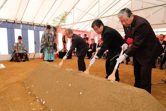 ひょうご小野産業団地造成工事の安全祈願祭の様子の写真