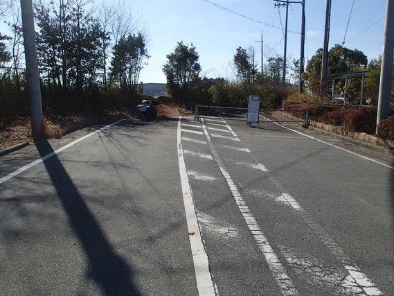 行き止まりになっている小野工業団地から三木市清掃センター側に抜ける道路の写真