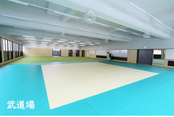 工事改修を終えた小野南中学校の武道場の写真