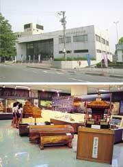 晴れた空の下、道路沿いに建つ白い壁の伝統産業会館の写真と、展示物が並ぶ室内の写真