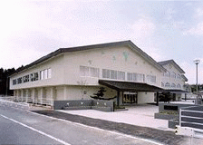 下東条小学校の体育館の外観の写真