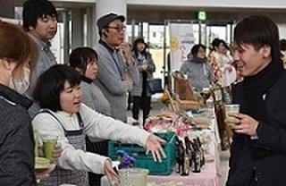 障がい者就労支援事業者によるマーケットの様子の写真