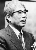 上田三四二氏の肖像写真