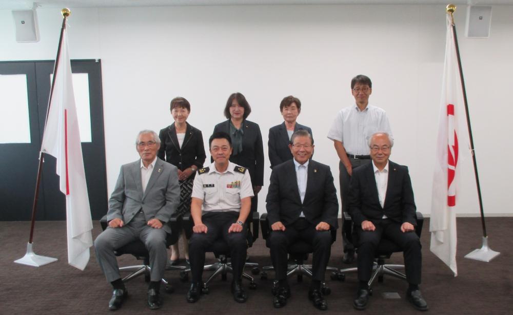 市長、自衛隊募集相談員と令和5年度の自衛官募集相談員の集合写真
