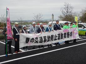 交通事故防止キャンペーンの様子