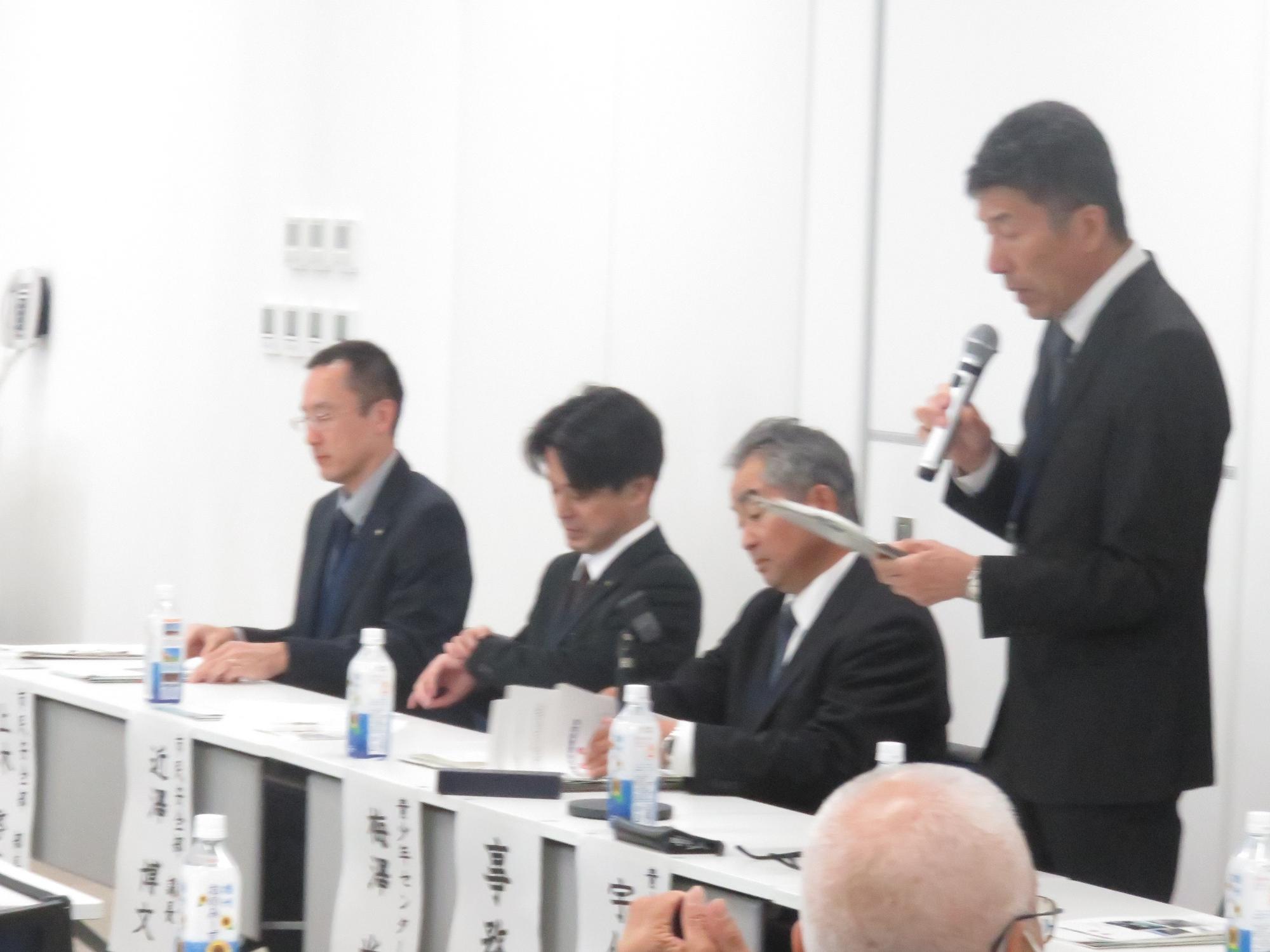 議事の様子