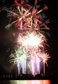 小野まつりで打ち上げられた「ファイヤーファンタジア」の花火の写真