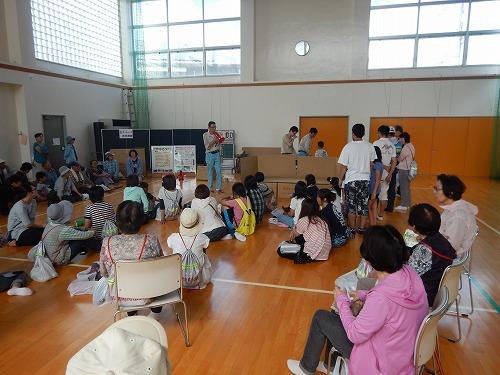 体育館で開催された田中町防災住民集会の様子の写真