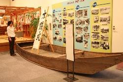 特別展「太閤秀吉と河合郷」に展示されている大きな渡し船の太閤丸の写真