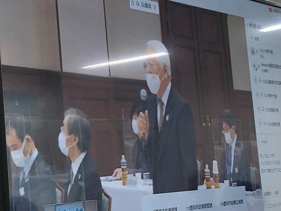 オンライン上で開催された市長懇話会で、井戸知事がマイクを持って発言をしている様子の写真