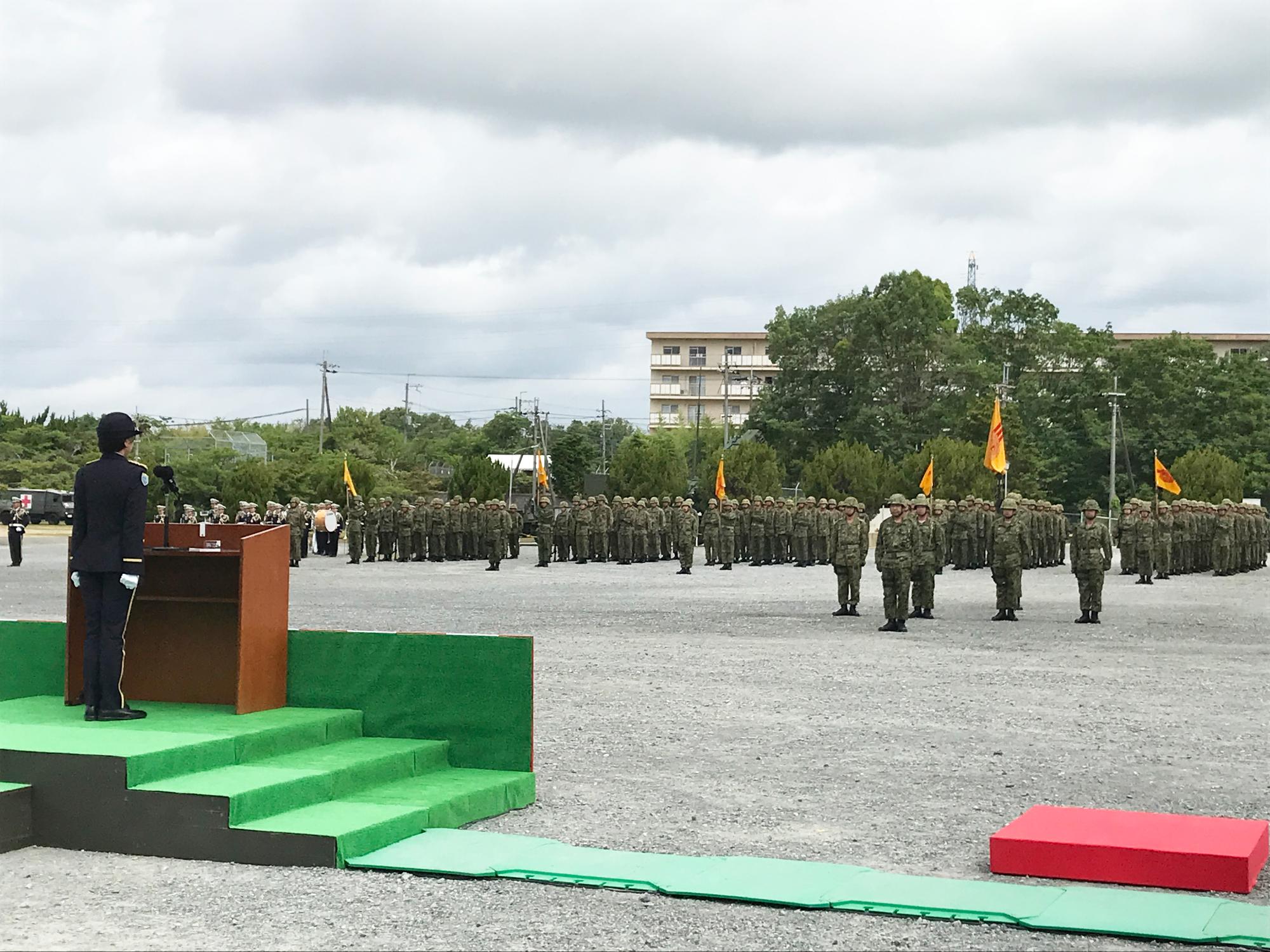 青野原駐屯地創設47周年記念行事式典の様子の写真