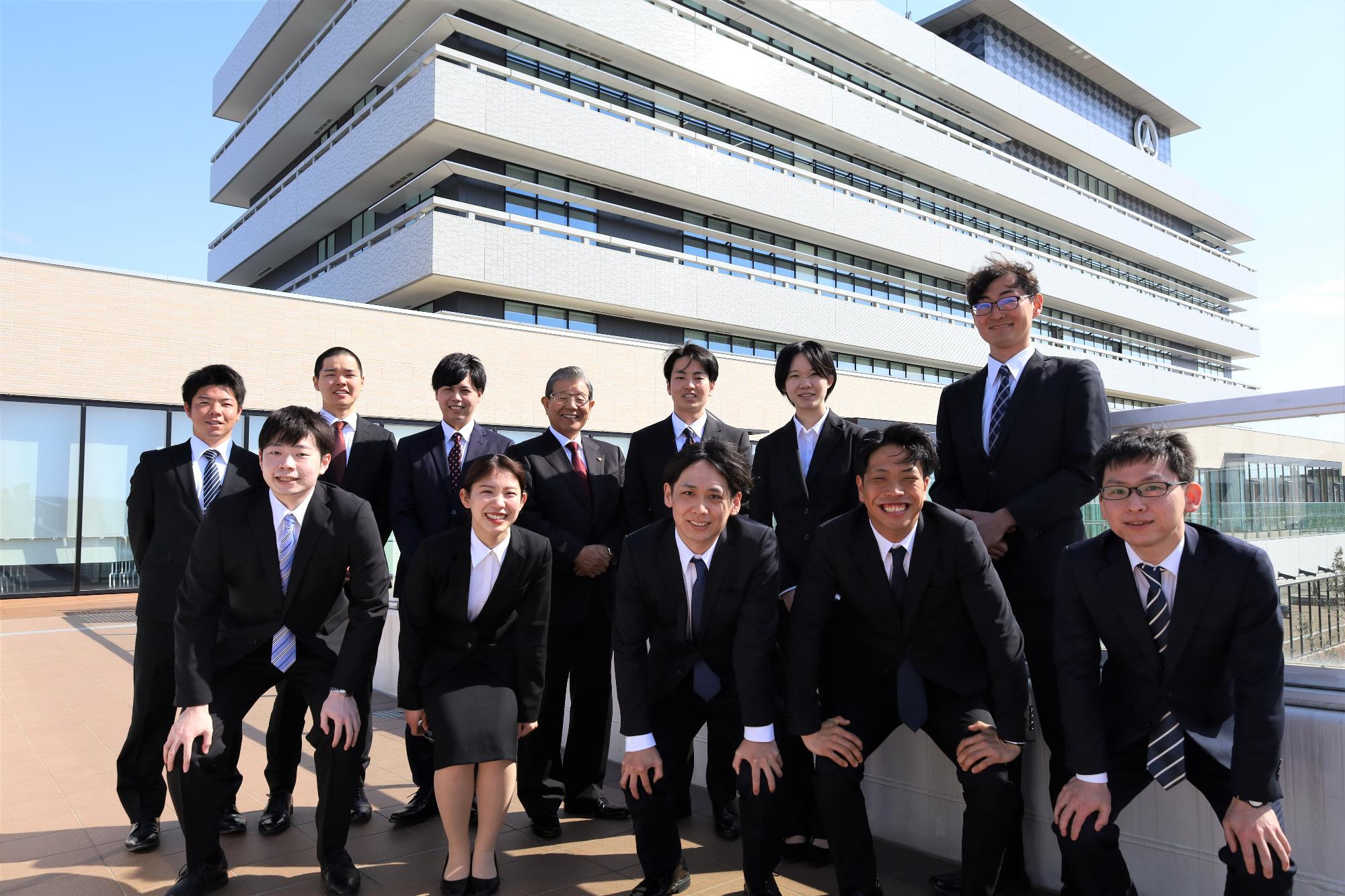 令和5年度新規採用職員の集合写真
