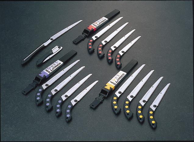 刃の種類や長さに応じて青4本、赤4本、黄色4本の持ち手が装着されたシルキーゴムボーイ7とそれぞれの付属品の写真