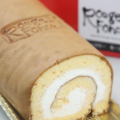 きれいな渦巻状のロールケーキの写真