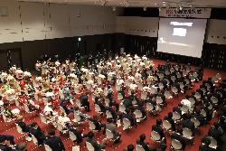 成人式市民交流ホール客席の写真