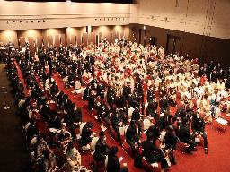 成人式に参加する新成人の写真