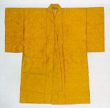 黄色い布地で身幅が広い胴服の写真