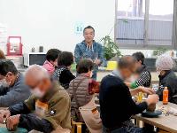 講師が前で説明をす様子