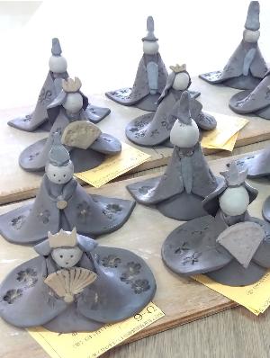 陶器のおひなさま乾燥中