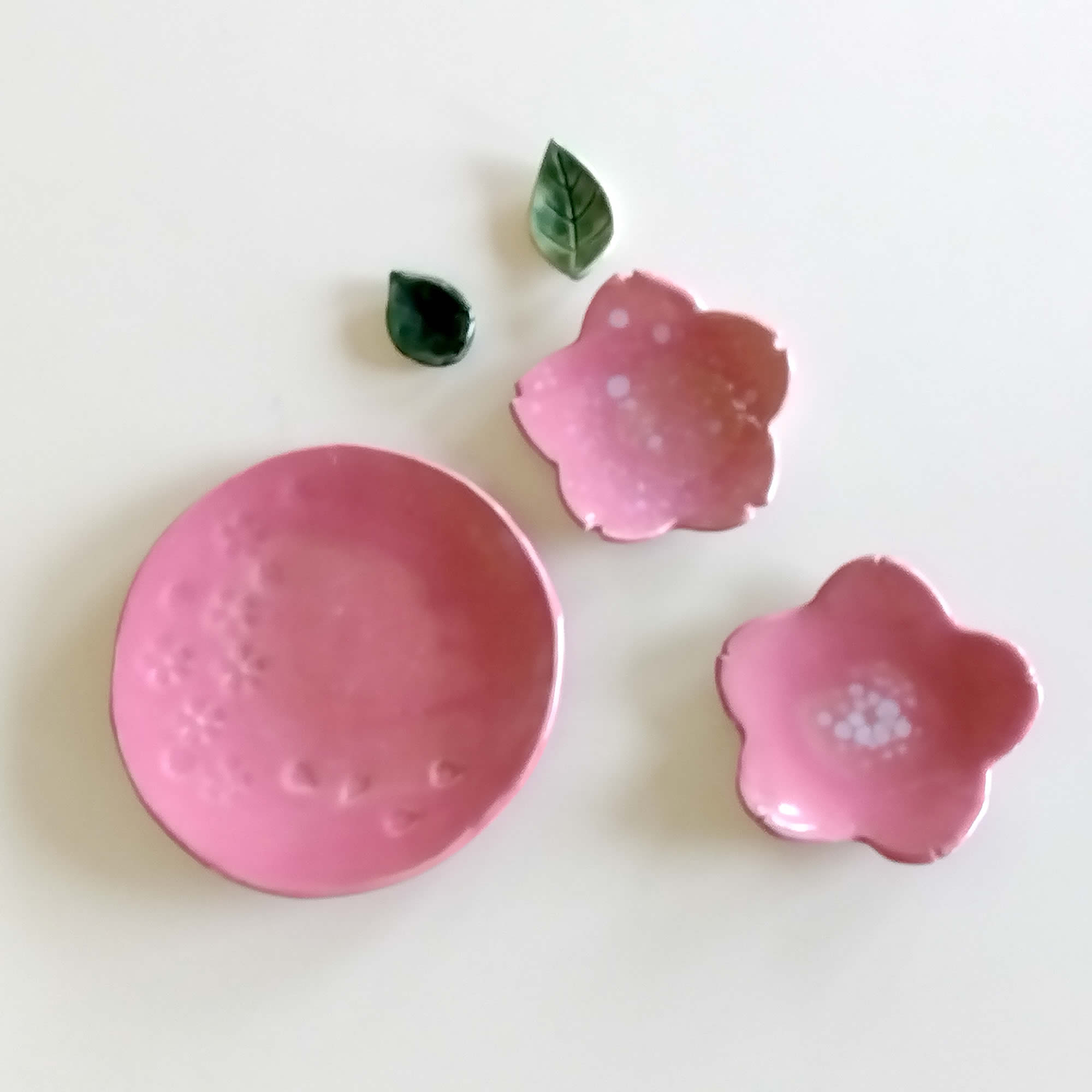 桜色の食器セット