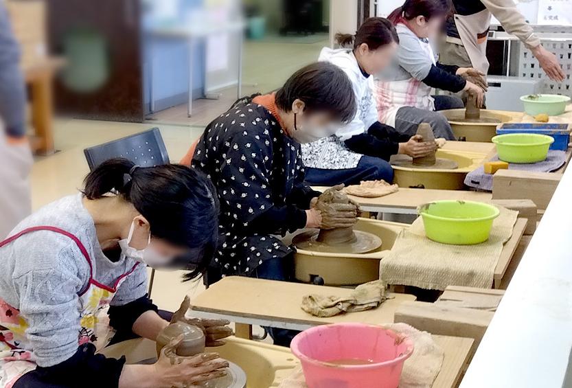 ろくろ体験の様子