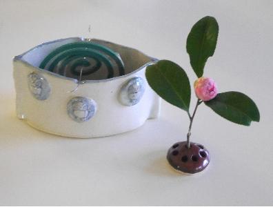 蚊取り線香ホルダーを花器に使う