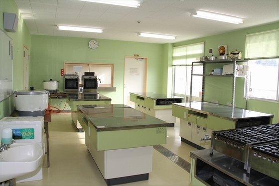 市民研修センター内の調理実習室の内装写真