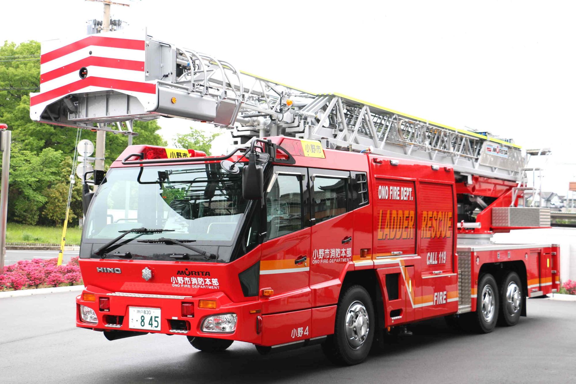 高層建物にも対応した大型消防車の写真