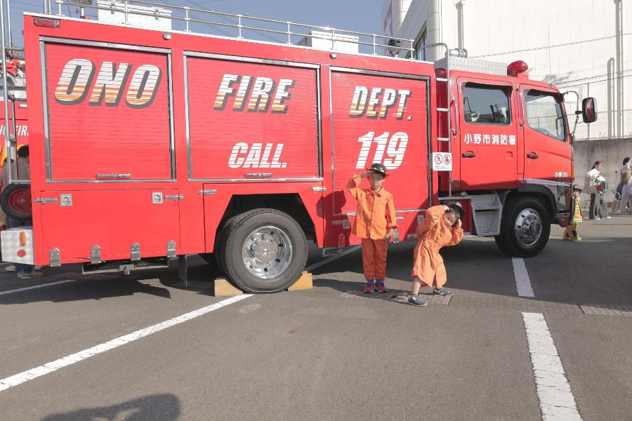 消防車と写真撮影