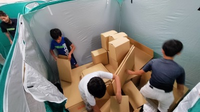 避難所設営風景