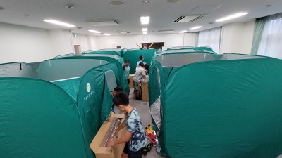 避難所設営体験風景